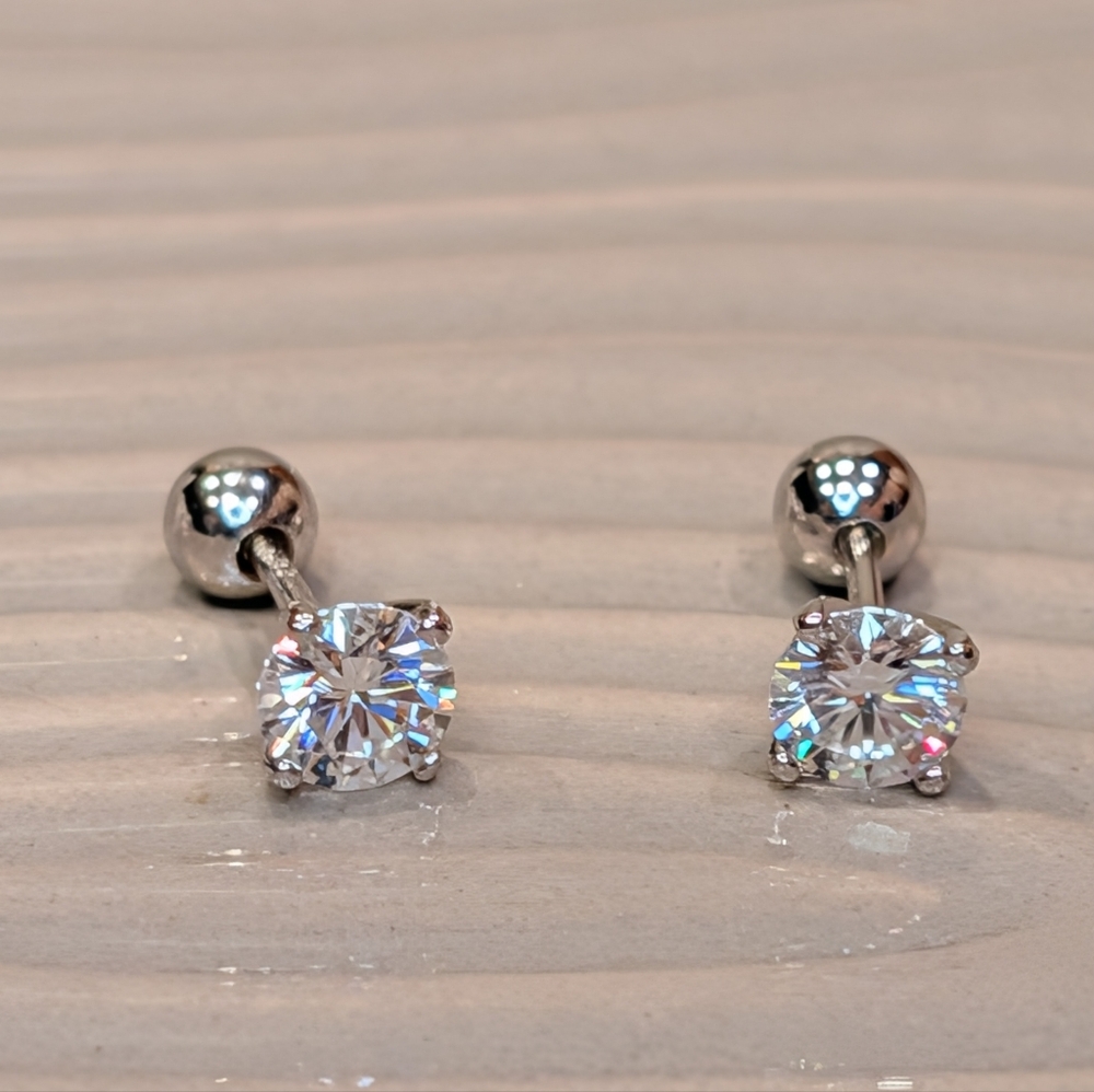 Moissanite Dazzling Silver Crystal Stud Earrings NWT